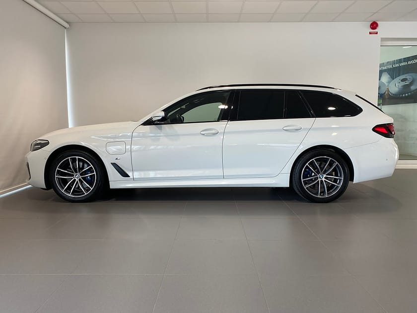 Bild 2 av BMW 530e Touring M-Sportpaket Parkeringsassistent Drag