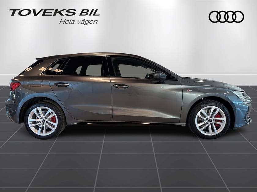Bild 2 av Audi A3 Sportback 45 TFSI e S Line 272Hk/Drag/Sonos