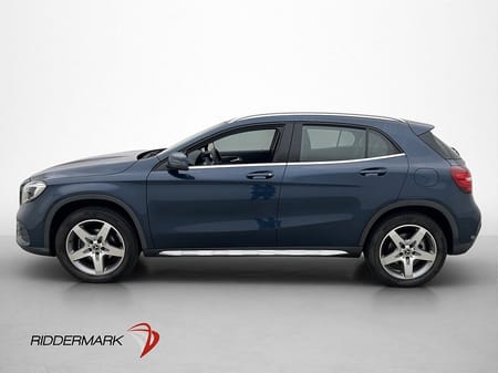 Mercedes-Benz GLA 180 AMG Line Panorama Kamera Navi