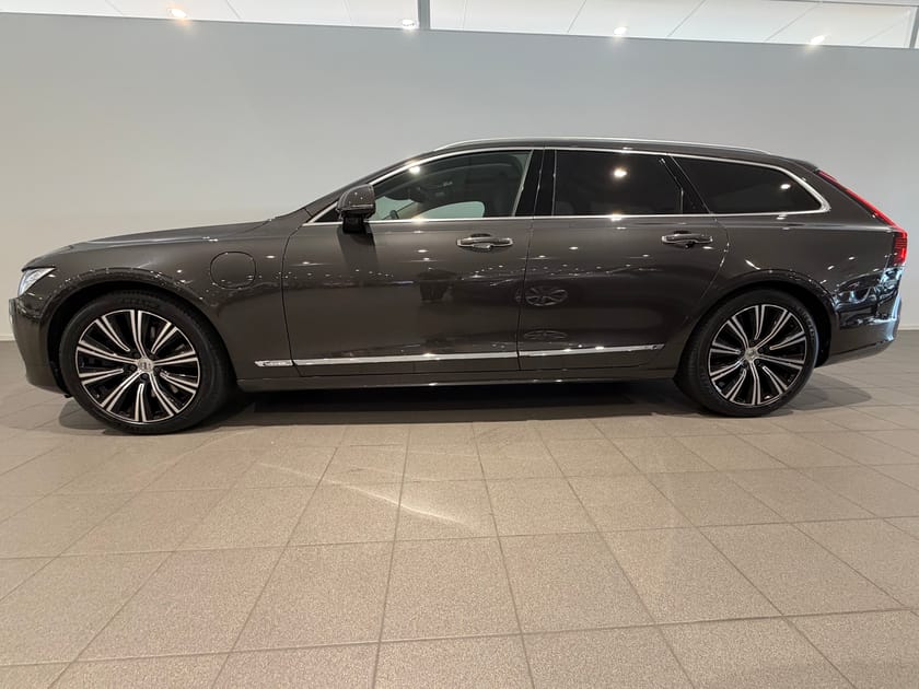 Bild 3 av Volvo V90 Recharge T6 Inscription / Navigation / Panoramaglas tak / 10 000kr tillbehör / dragkrok /Minnesstol /
