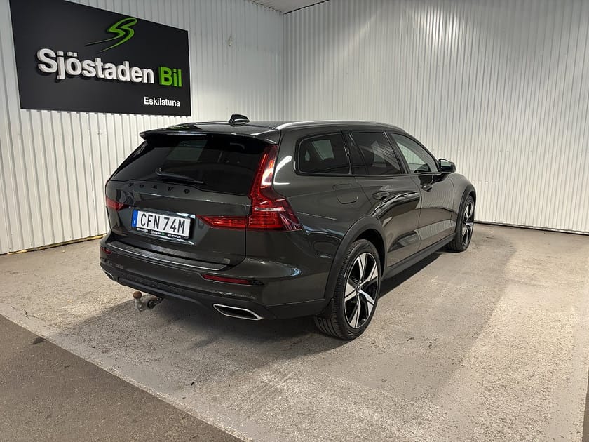 Bild 4 av Volvo V60 Cross Country B4 AWD Geartronic Adv SE GPS ACC Drag Värmare Helskinn