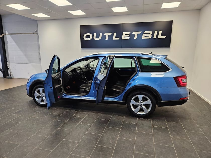 Bild 3 av Škoda Octavia Scout Skoda 2.0 TSI 190hk 4x4 Premium Värmare Backkamera Navi Drag