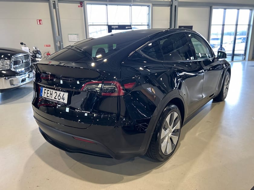 Bild 3 av Tesla Model Y Long Range AWD 514hk / Drag / Moms