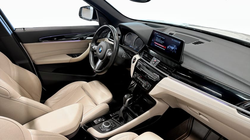 Bild 3 av BMW X1 xDrive25e xDrive 25e M Sport Pano HUD Drag Rattvärme Elstol mminne H/K
