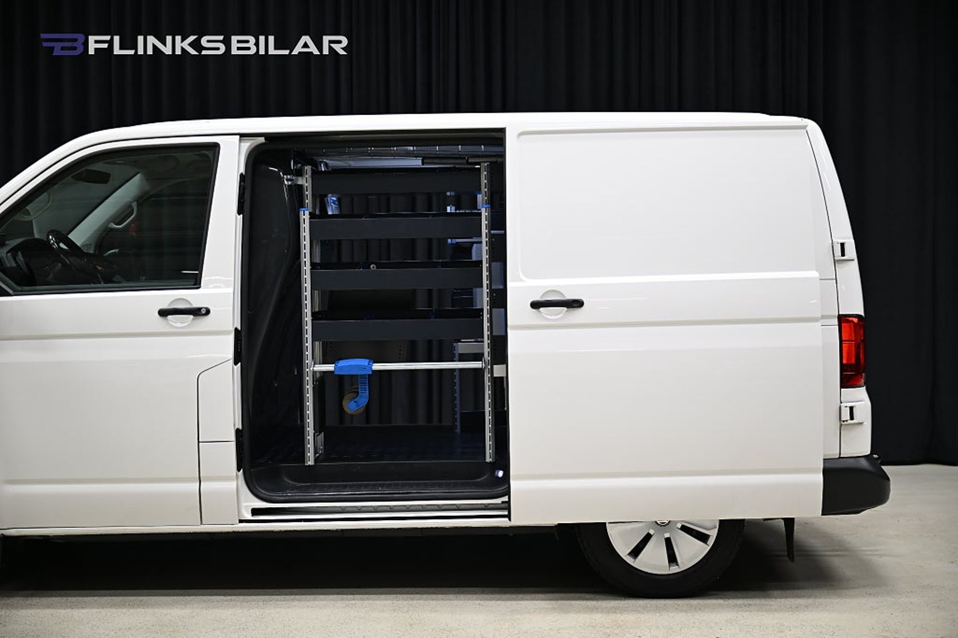 Volkswagen Transporter 2022, photo 6/10