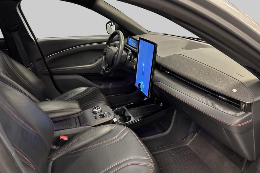 Bild 4 av Ford Mustang Mach-E Standard Range AWD 269hk (Teknik Pkt+, Vinterhjul)