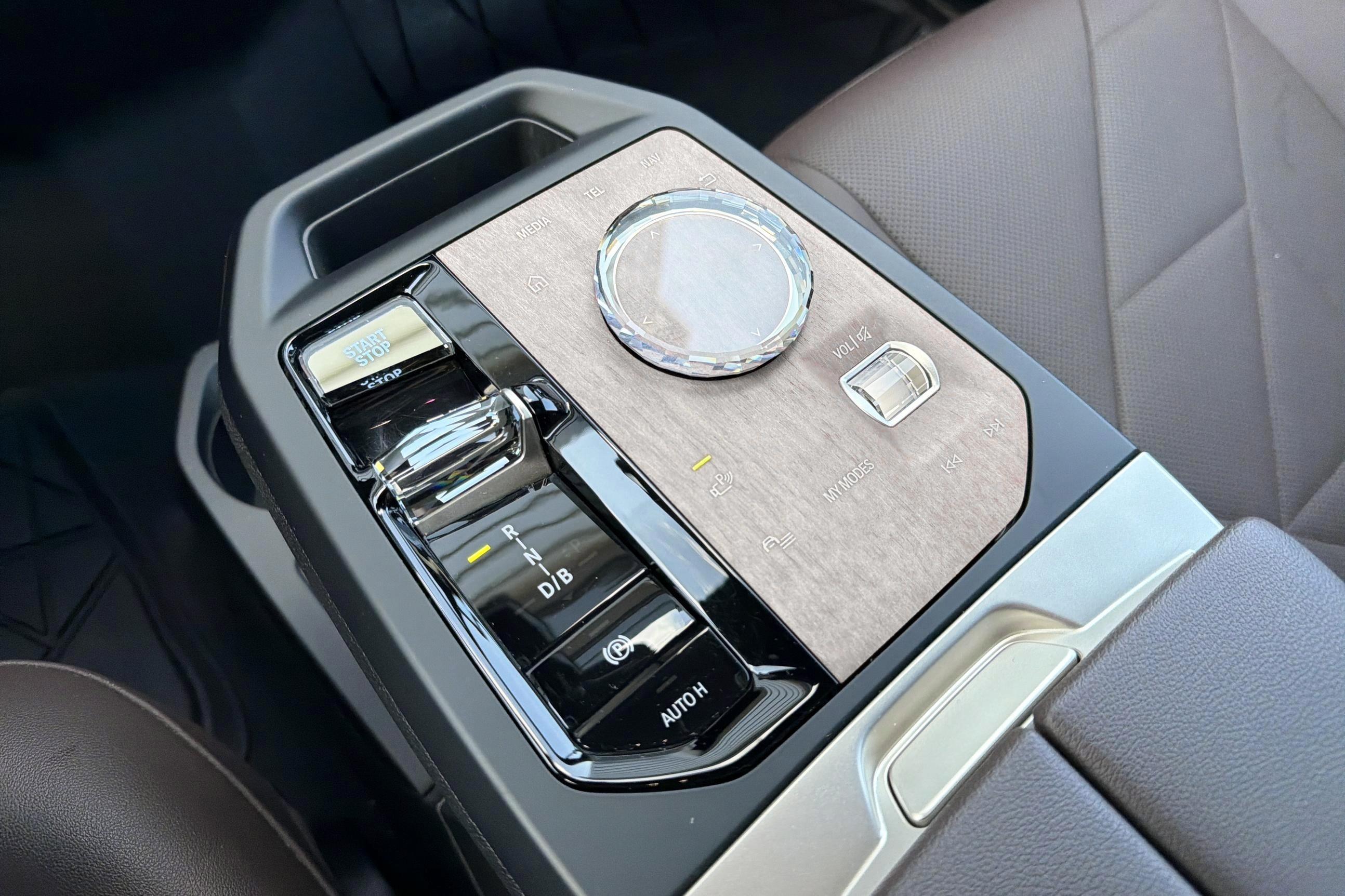 BMW iX xDrive40, 326hk, 2022