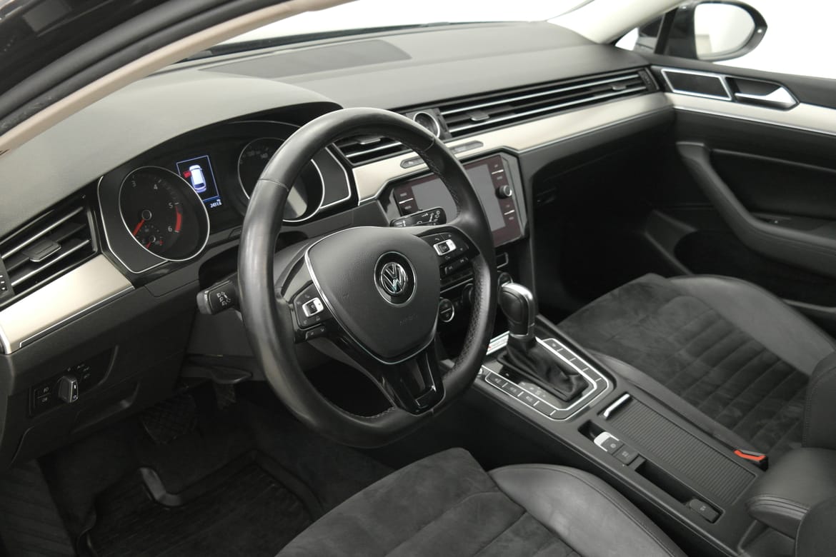 Volkswagen Passat 2018 - miniatyr 8