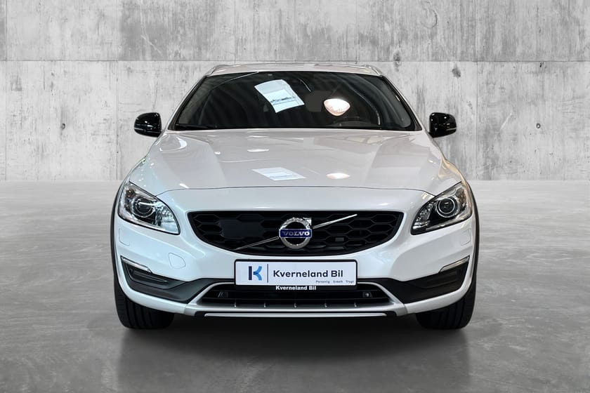 Bilde 2 av Volvo V60 Cross Country D3 Summum Cruise/Skinn/El.stol/Ryggekamera/DAB