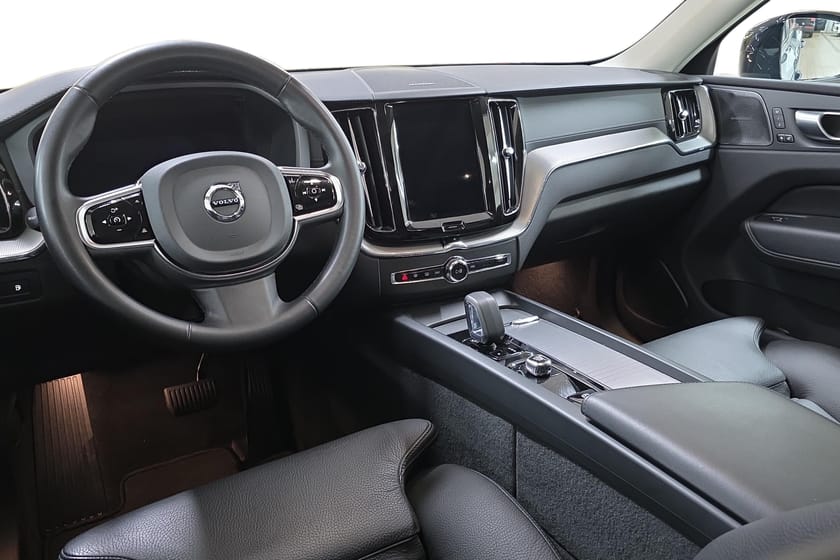 Bild 4 av Volvo XC60 Recharge T6 II Ultimate Dark/360Kamera/Panorama/Drag/Navi