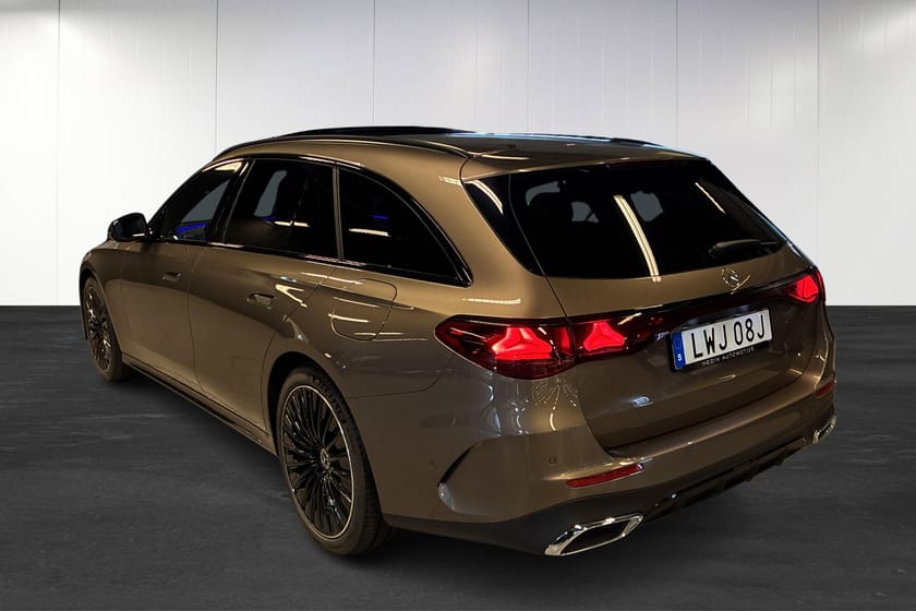 Bild 4 av Mercedes-Benz E 300 de 4MATIC T 4M 9G | AMG | Advanced Edition | Burmester | Nightpaket | 360 | Pano |