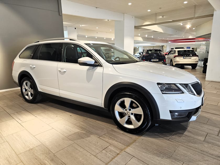 Bild 4 av Škoda Octavia Scout 2.0 TDI DSG 184hk | V-hjul Drag Värmare