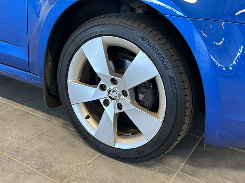 Bild 3 av Škoda Octavia Kombi 1.6 TDI Style 110hk Drag