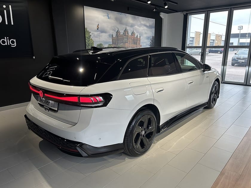 Bild 3 av Volkswagen ID.7 GTX Tourer GTX, 340hk, 4MOTION, Dragkrok, Välutrustad bil!