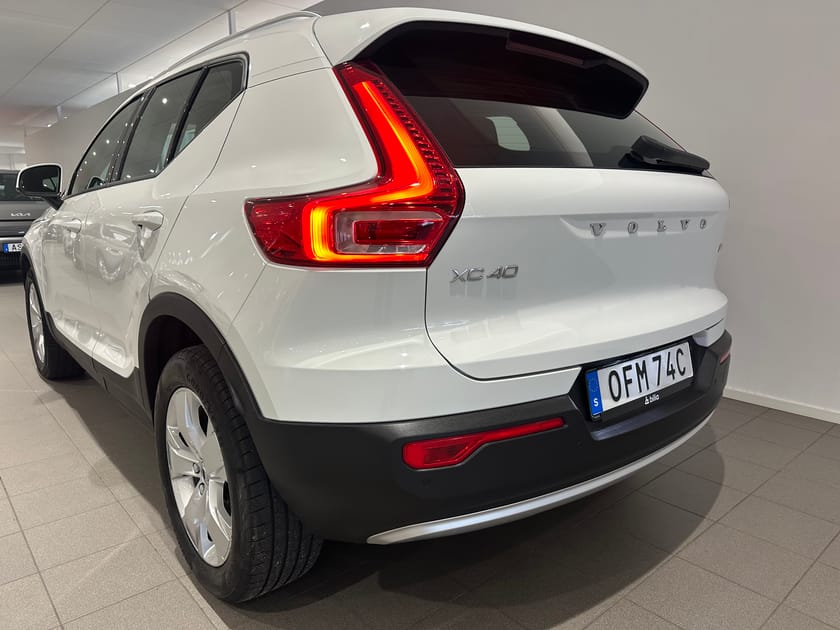 Bild 5 av Volvo XC40 B4 II FWD Bensin MomAdv NaviPro Edt / Navigation / Panoramatak / Dragkrok / Backkamera /
