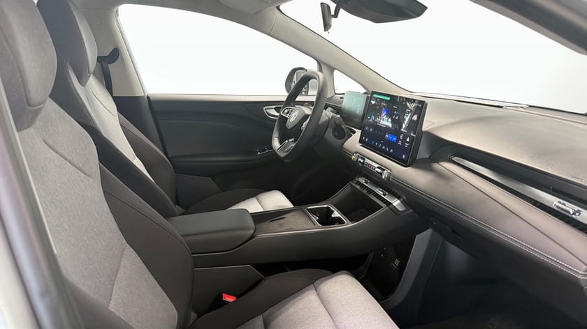 Bild 3 av MG 4 EV Urban PREMIUM 54KWH (BLACK) - COSMIC SILVER