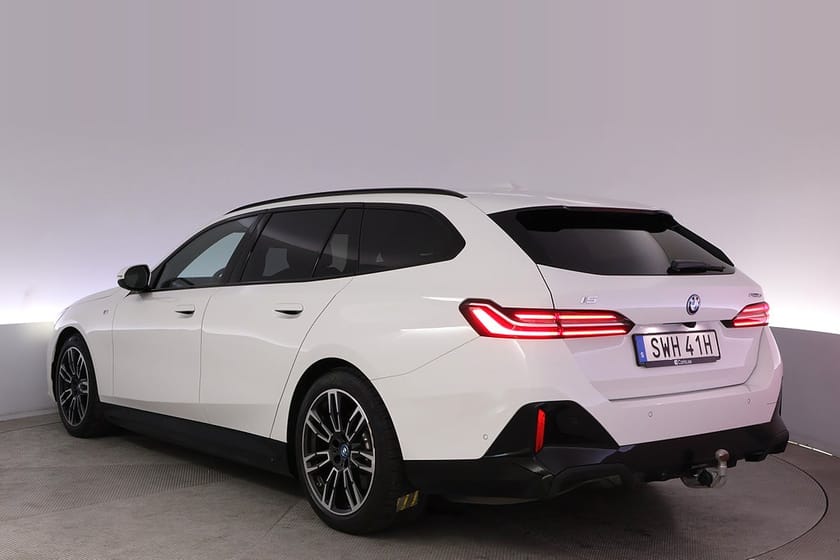 Bild 4 av BMW i5 eDrive40 Touring M Sport Drag BSM Kamera DA V-hjul