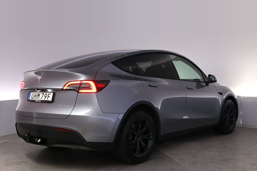 Bild 5 av Tesla Model Y Long Range AWD Autopilot Pano Drag