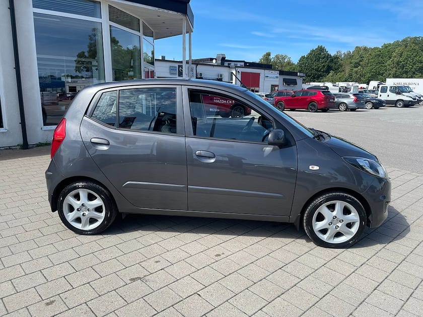 Bild 4 av Hyundai i10 1.1 iRDE Premium, Årsskatt 360 kr, ENDAST 12180 mil