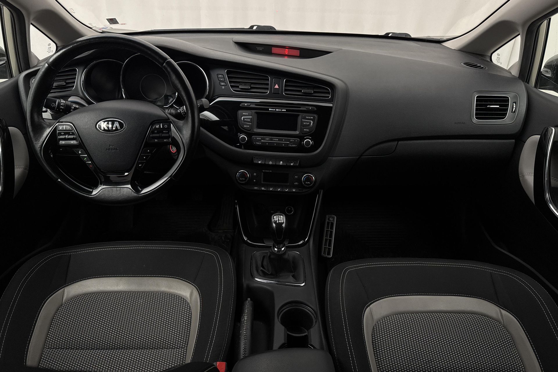 Kia Ceed 1.6 CRDi 2013, bild 7/10
