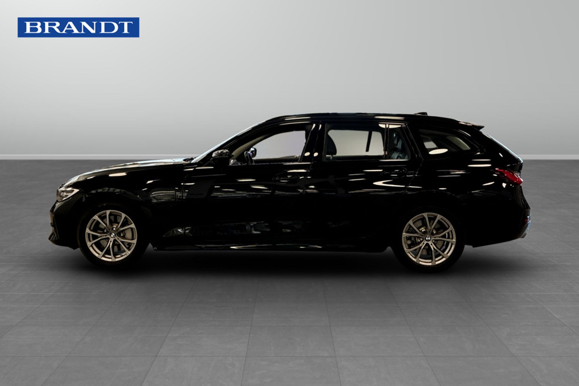 BMW 330 e Touring Steptronic 292hk 2021, bild 2/9