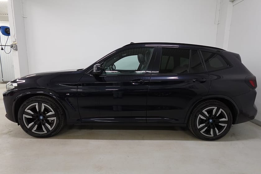 Bild 3 av BMW iX3 M Sport Pano Drag Ambient Läder Adap-F P-Värme ShadowL