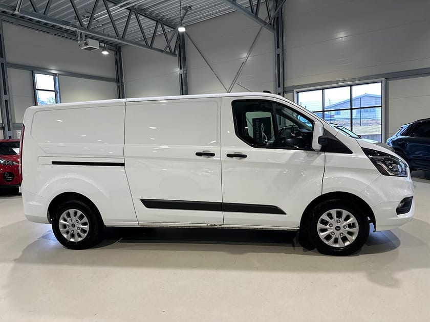 Bild 3 av Ford Transit Custom 300 Skåp L2 2.0 EcoBlue Drag/Värmare/Inredning