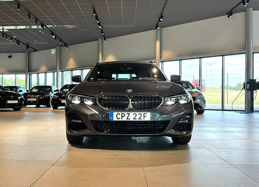 Bild 2 av BMW 330e xDrive Touring M Sport Drag Nav Backkamera Sportstolar