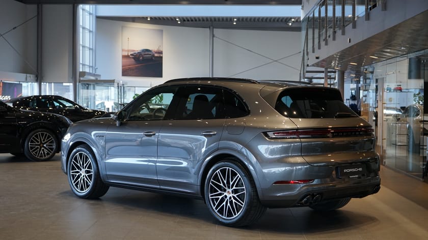 Bild 2 av Porsche Cayenne E-Hybrid Black Edition