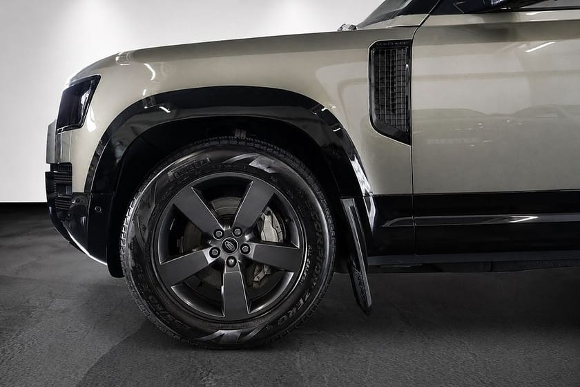 Bild 3 av Land Rover Defender P400e PHEV SE, X-Dynamic Meridian Pano 360°
