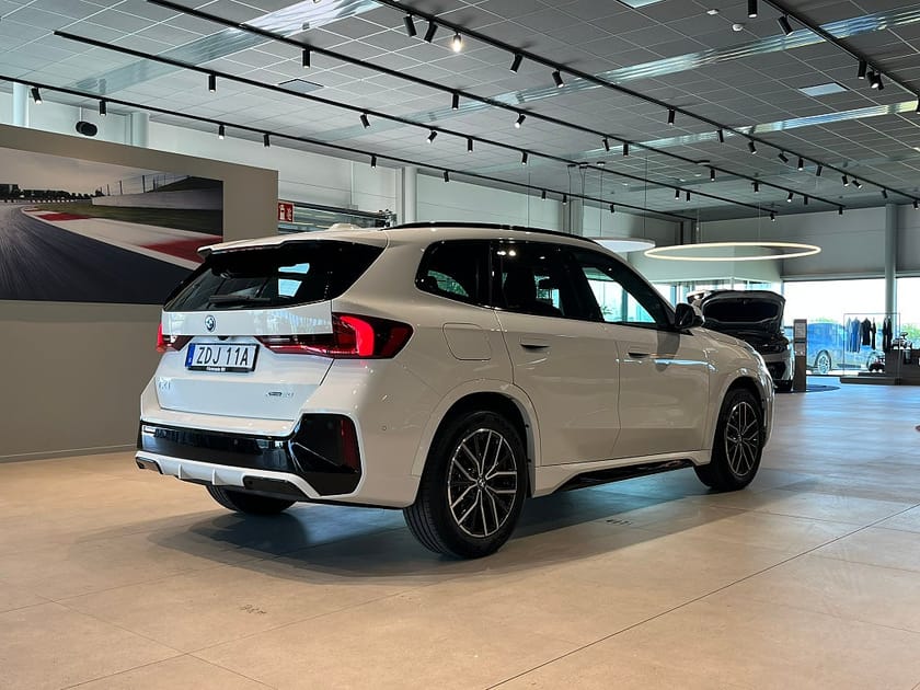 Bild 4 av BMW iX1 xDrive30 M Sport D/A Plus Rattvärme Drag
