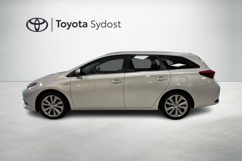 Bild 3 av Toyota Auris Touring Sports Hybrid Executive Automat Drag Backkamera  Rattvärme mm.