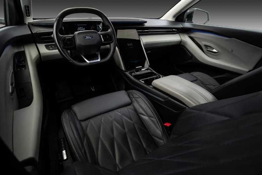 Bilde 4 av Ford Explorer EV Extended Range AWD Premium Ext.Range AWD, skinn, el.seter