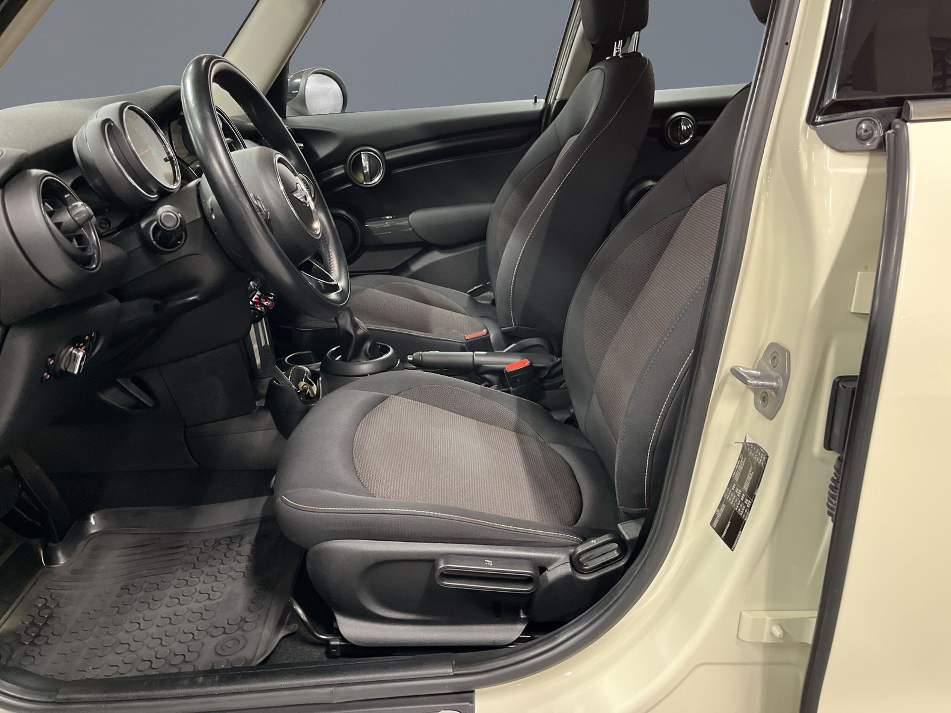 MINI Cooper Automat 5-d 136hk 2017, bild 5/8