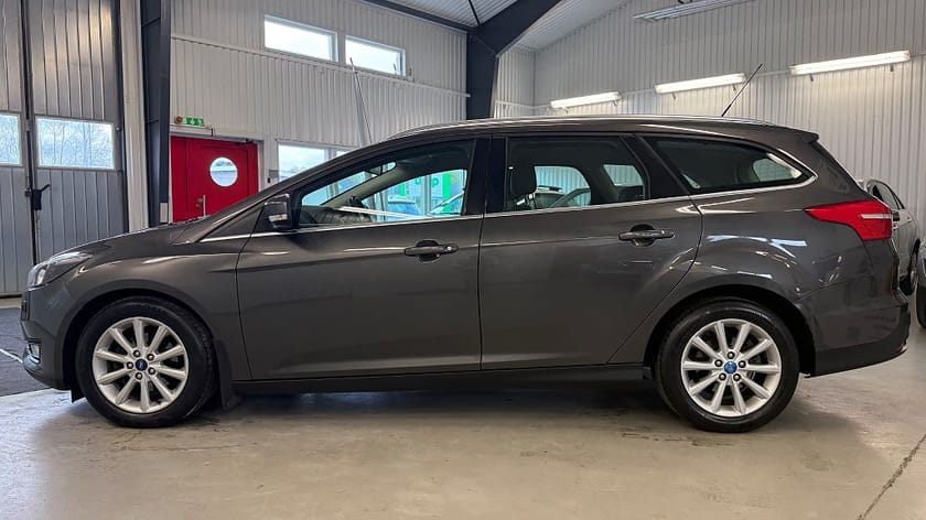 Bild 4 av Ford Focus Kombi 1.0 EcoBoost Manuell, 125hk Titanium, Drag