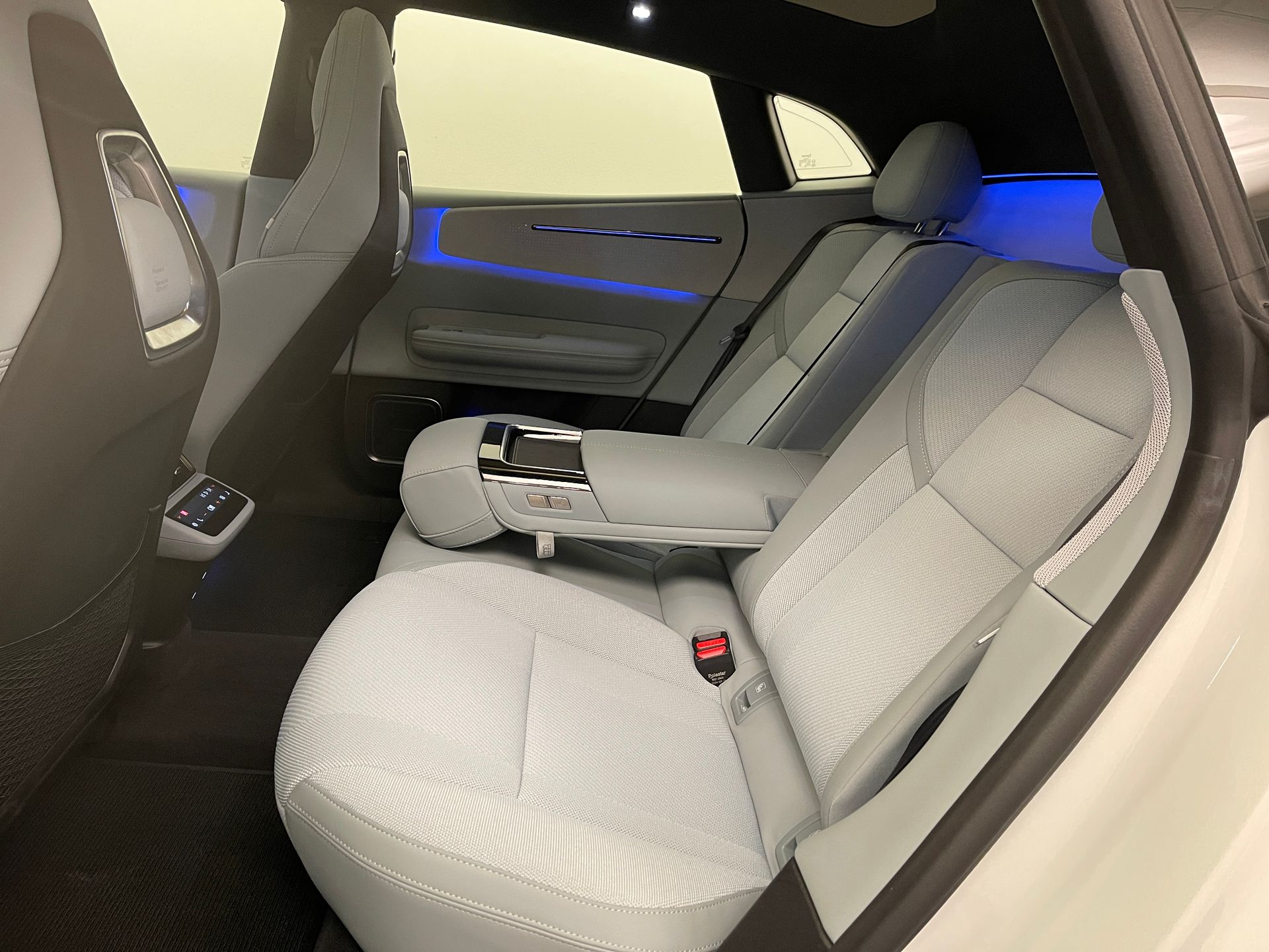 Polestar 4 Long range Dual motor 2025, photo 7/17