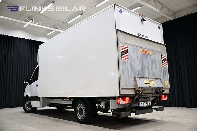 Bild 4 av Mercedes-Benz Sprinter 316 BlueTEC Chassi Cab 7G 163HK Automat|Volymskåp|Bakgavellyft|Lågmil|Moms