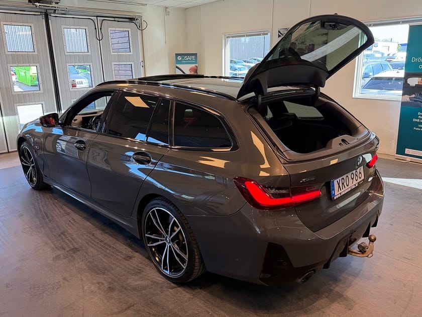 Bild 3 av BMW 330e xDrive Touring M Sport Pro HUD Pano Drag Kolfiber UNIK