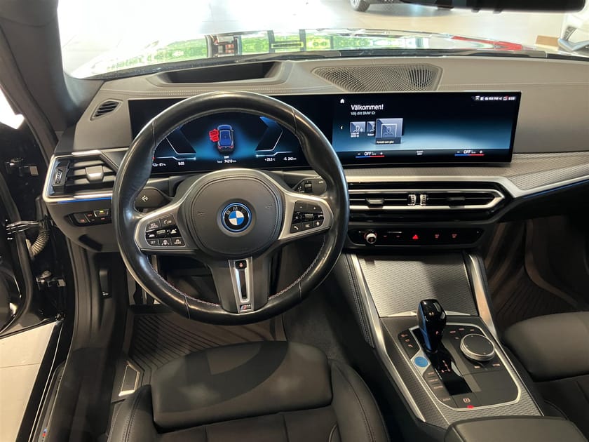 Bild 2 av BMW i4 M50 xDrive Gran Coupé M Sport Fullycharged Drag hk Elstol Innovation 360 HUD