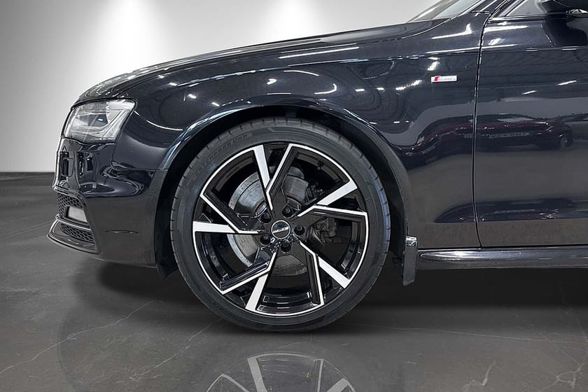 Bild 2 av Audi A4 Avant 2.0 TDI 177hk S-Line Quattro Drag 19 tum Baslåda