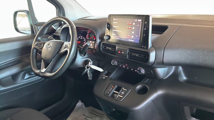 Bild 4 av Opel Combo Cargo L1H2 1.5 BlueHDi EAT 131hk, Värmare Drag Carplay