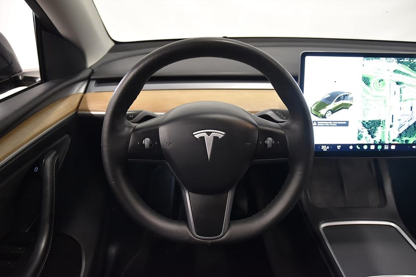 Bild 2 av Tesla Model Y Long Range AWD Autopilot Drag Värmepump Pano Rattv 514hk