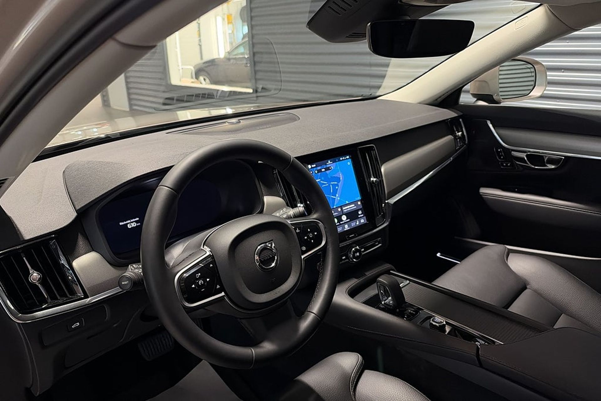Volvo V90 Cross Country B4 AWD Plus 2023, photo 7/10