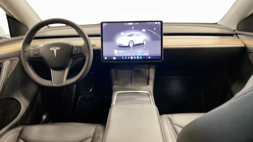 Bild 4 av Tesla Model Y Long Range AWD 514hk Drag - Pano - Navi