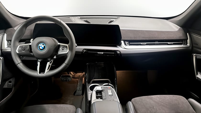 Bild 4 av BMW iX1 xDrive30 M Sport Pro / H&K / Head-up / Elstolar