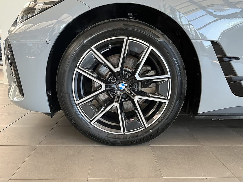 Bild 4 av BMW i4 eDrive40 Gran Coupé M Sport 18" Rattvärme Drag Drive/Park Assist