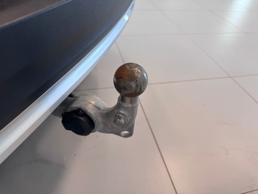 Bild 5 av Volvo XC40 B4 FWD Bensin Core SE II(V-hjul, 360 kamera , Drag)