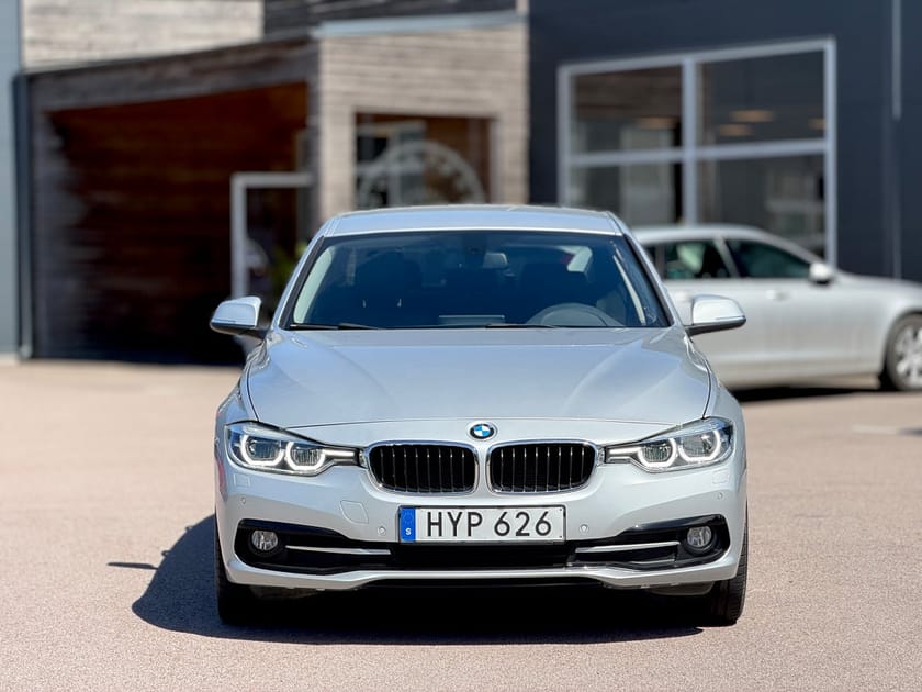 Bild 3 av BMW 320d xDrive Sedan 320 Sport line Drag | Navi | HiFi | Skinn