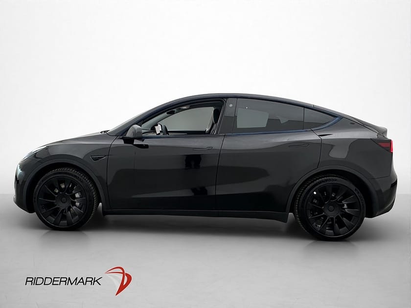 Bild 1 av Tesla Model Y Standard Range RWD Svensksåld Panorama
