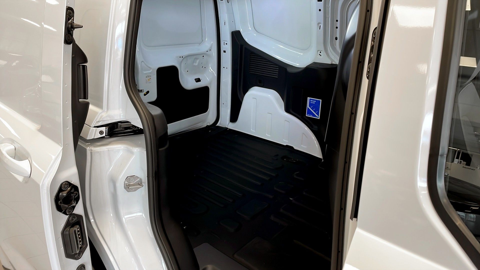 Ford E-Courier LIMITED SKÅP 136 A FWD 2026, photo 5/18